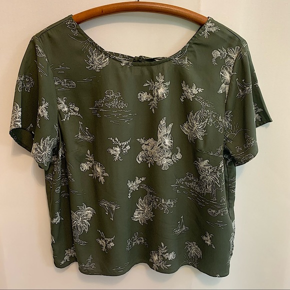 Abercrombie & Fitch Tops - Abercrombie & Fitch ~nwot~ Olive Green and White Tropical Floral Top